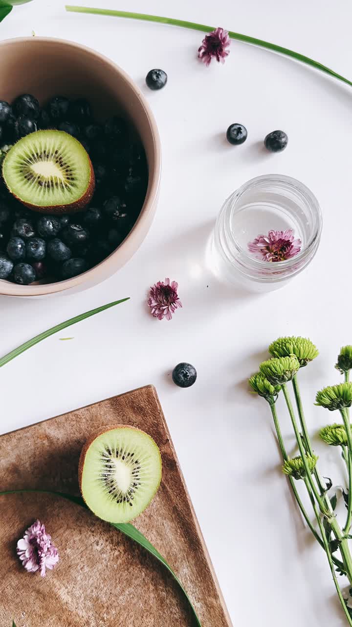 신선한 키위와 블루베리 조리