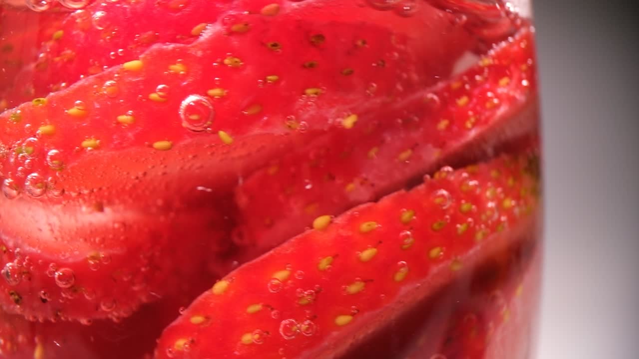 Fragole in acqua