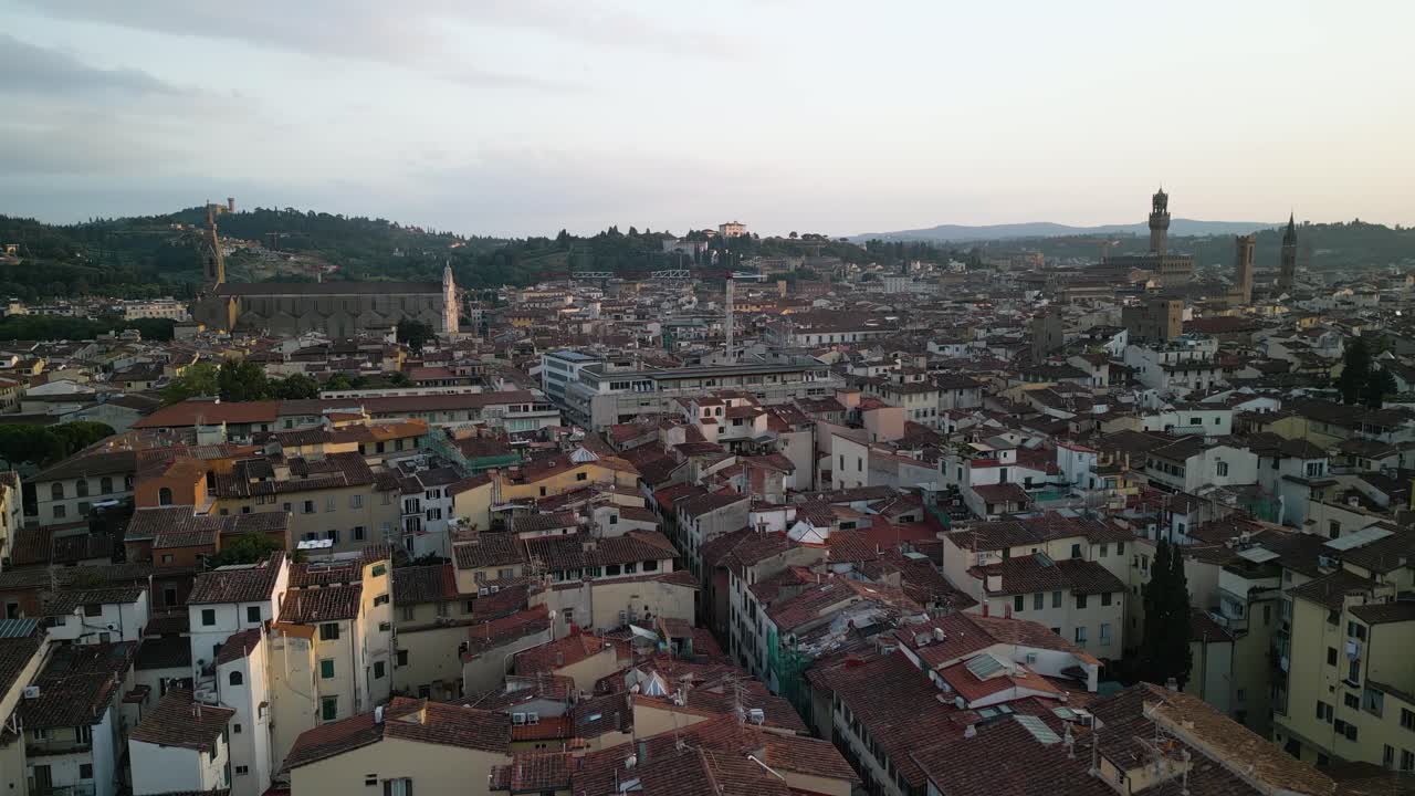panorámica aérea de florencia italia paisaje urbano, torres de edificios históricos y torres de capillas