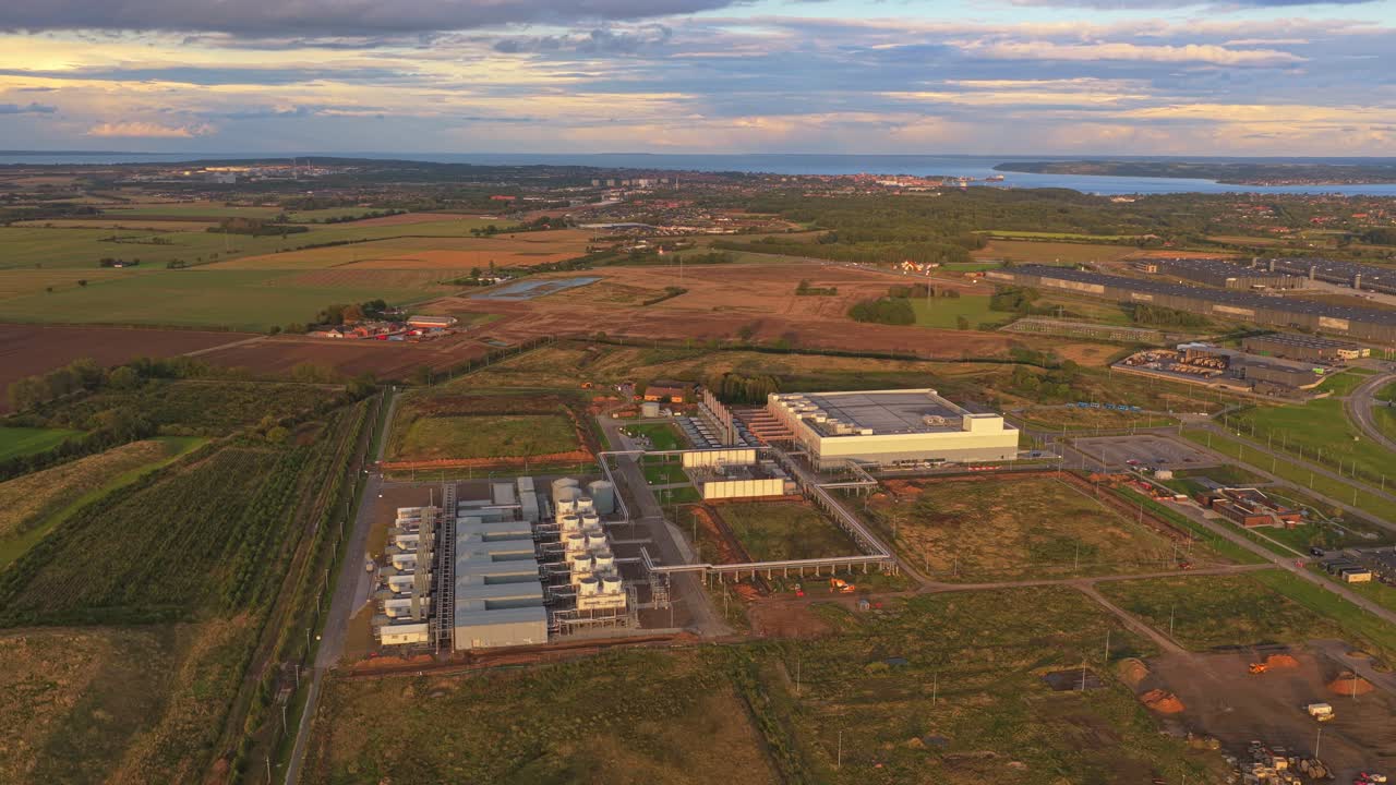 Futuristic computing campus providing high-speed servers, artificial intelligence processing, cybersecurity, and resilient IT architecture for global digital solutions