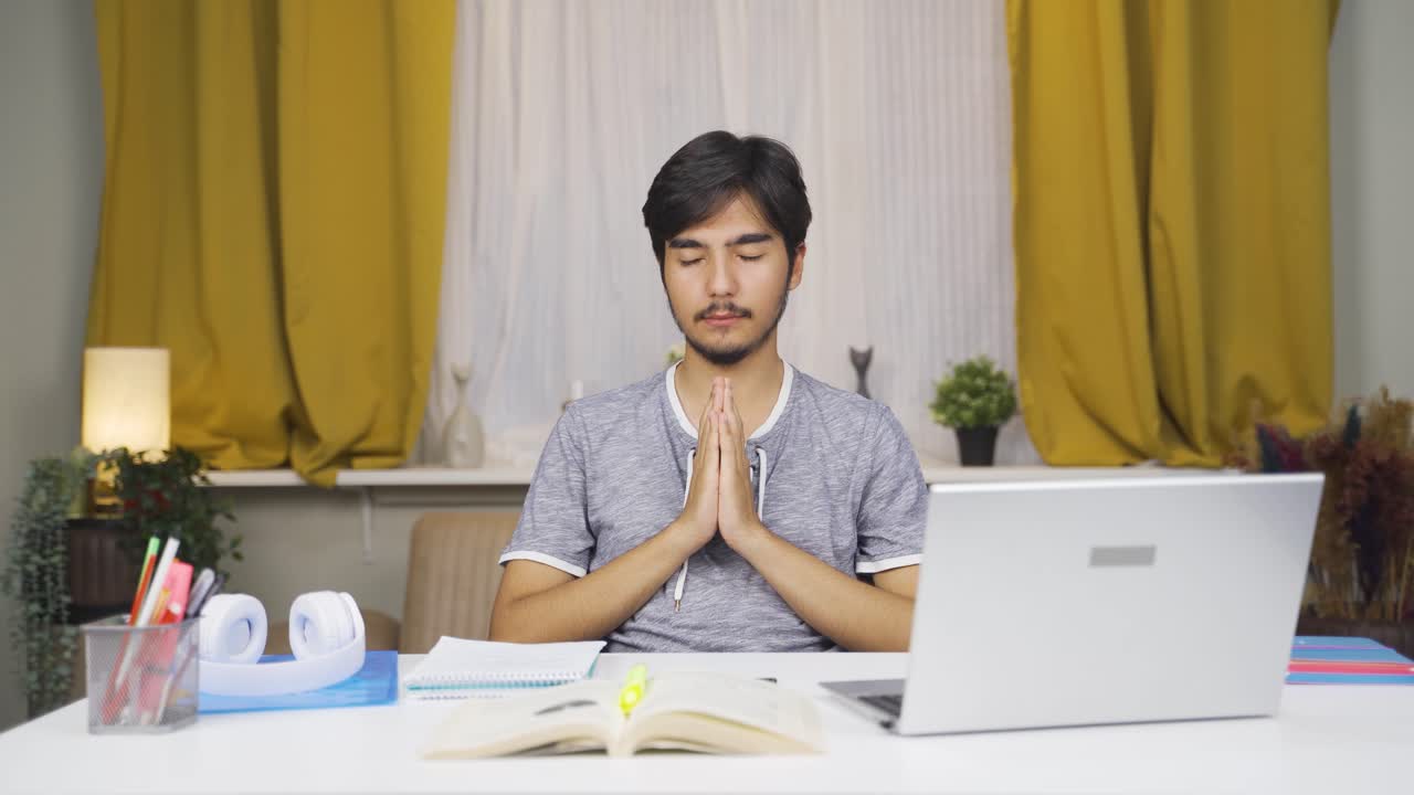 트랜스젠더 남성 학생.