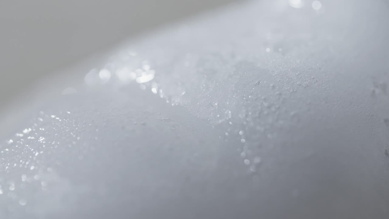 ледяная поверхность тает вблизи