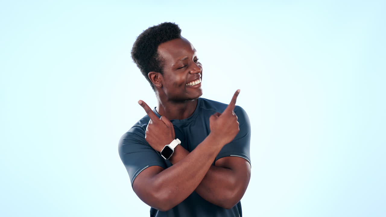 estudio de fitness, hombre negro feliz