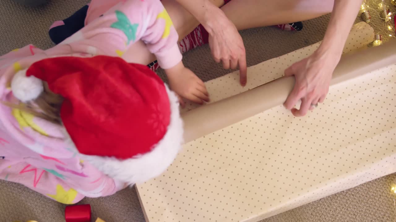 크리스마스 때 집 에 있는 가족