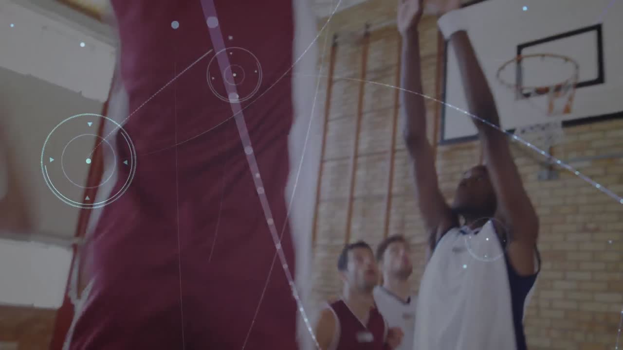 animación de redes de conexiones en un grupo de diversos jugadores de baloncesto en el gimnasio