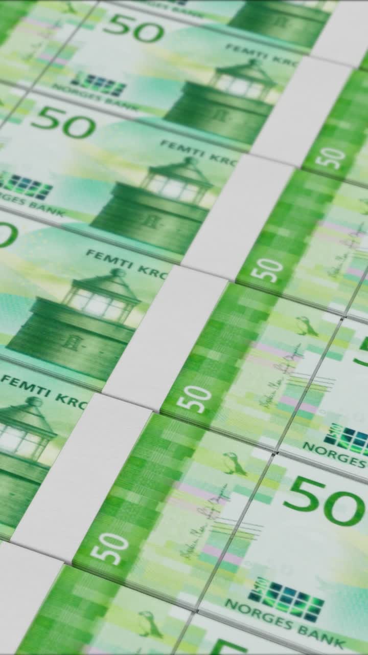 vídeo vertical de billetes de 50 coronas noruegas impresos por una prensa de dinero