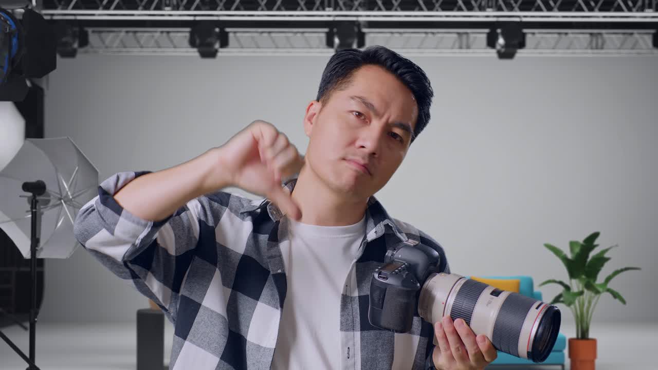 Photographer Disapproves of Camera