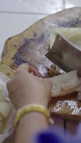 preparing pomelo fruit
