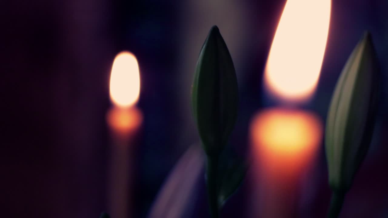 dos velas enfocadas una por una