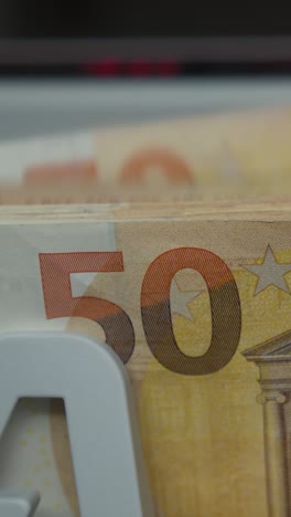 counting euro banknotes in a machine