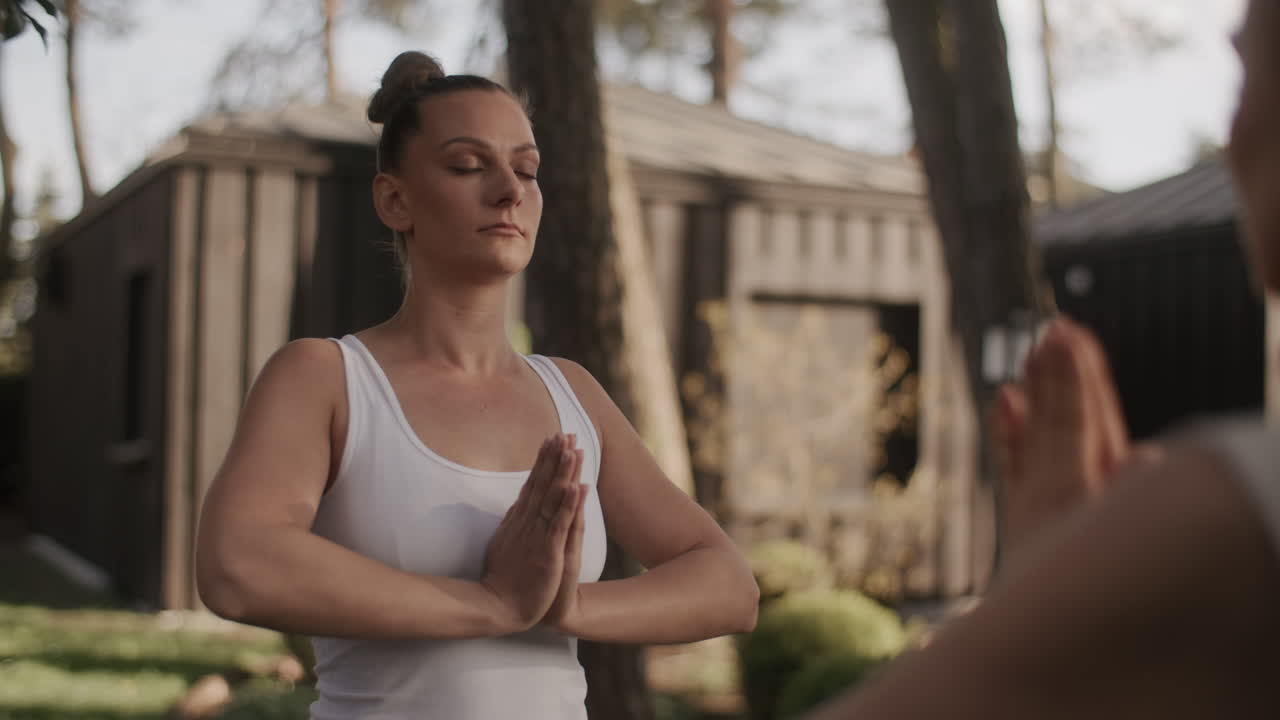 práctica de yoga al aire libre