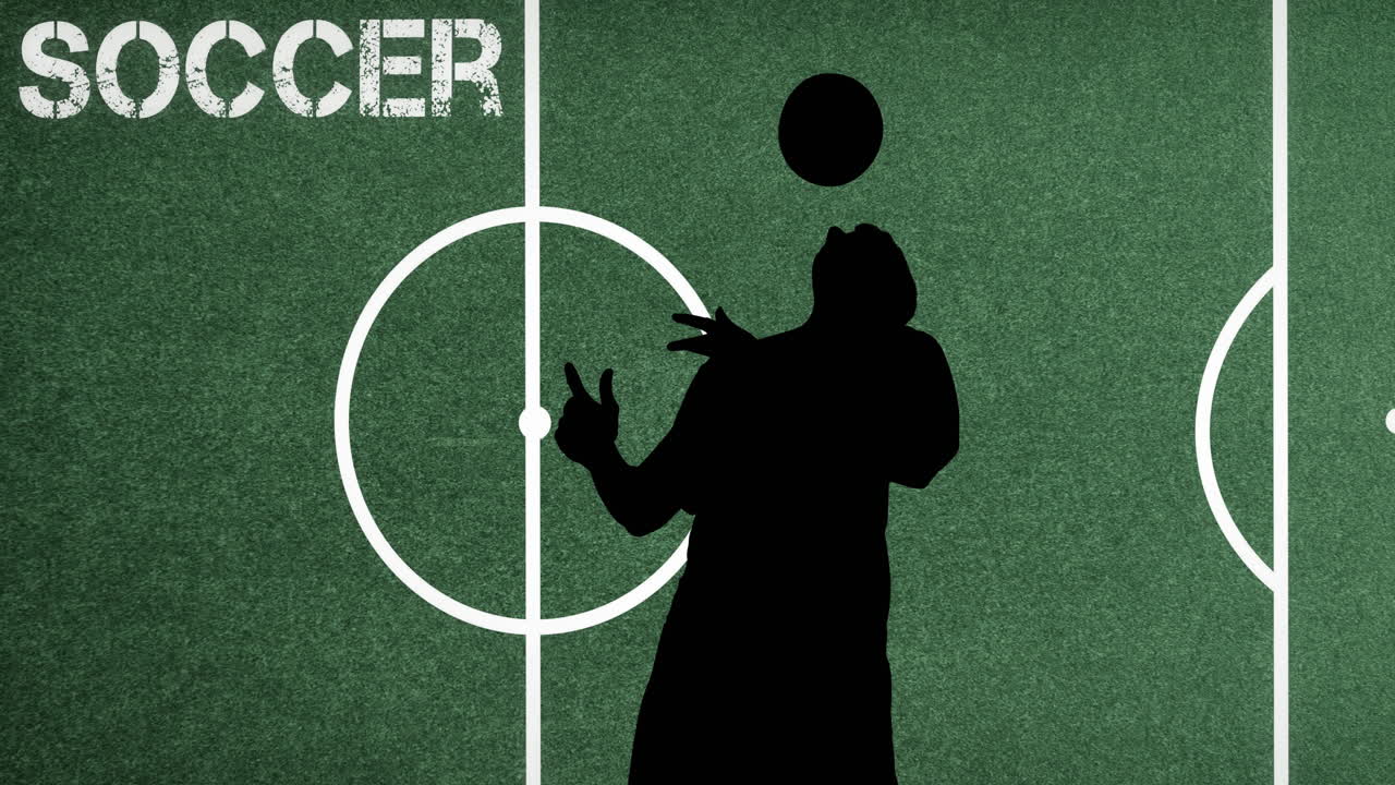 공을 들고 있는 축구 선수 의 실루 ⁇  과 경기장 배경 에 있는 텍스트 의 애니메이션