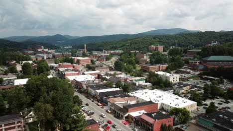 empuje aéreo sobre la ciudad de boone carolina del norte