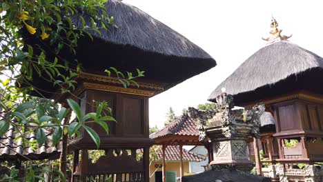 Tag-Der-Stille-Balinesische-Tempeldorfatmosphäre-In-Sidemen-Karangasem-Bali-Indonesien-Originaldach-Religiöse-Architektur
