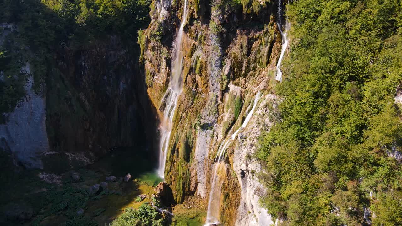 drone aéreo del parque nacional de croacia plitvice 16.mp4