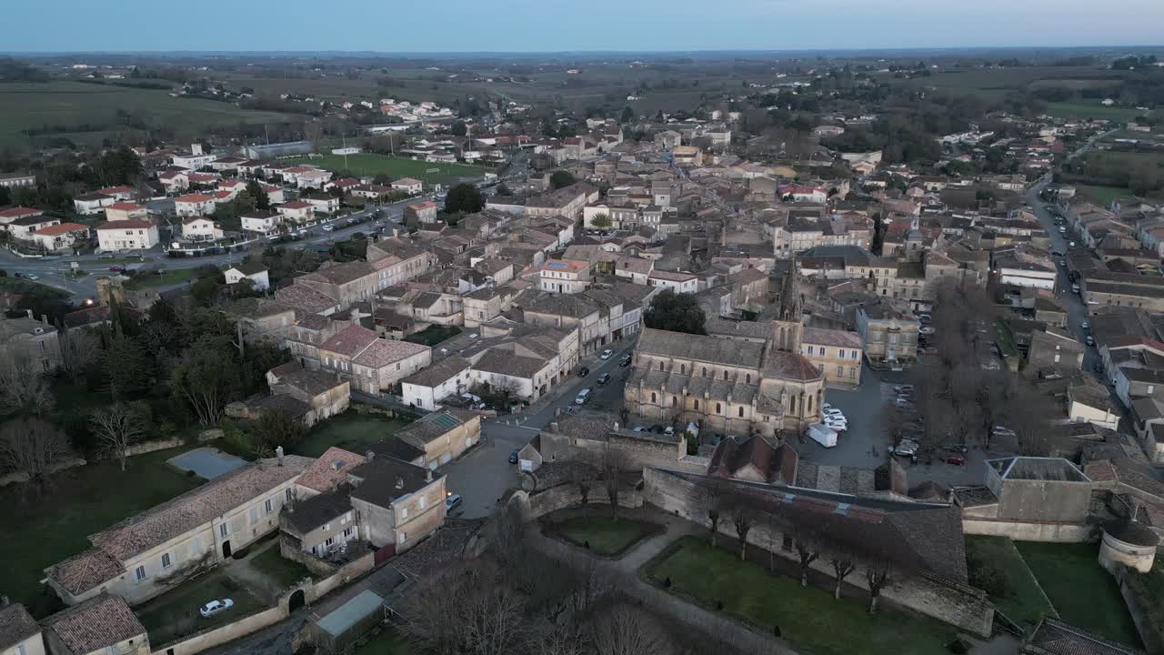 Bourg-sur-Gironde, Bordeaux, Fransa'nın havadan panoramik görünümü.