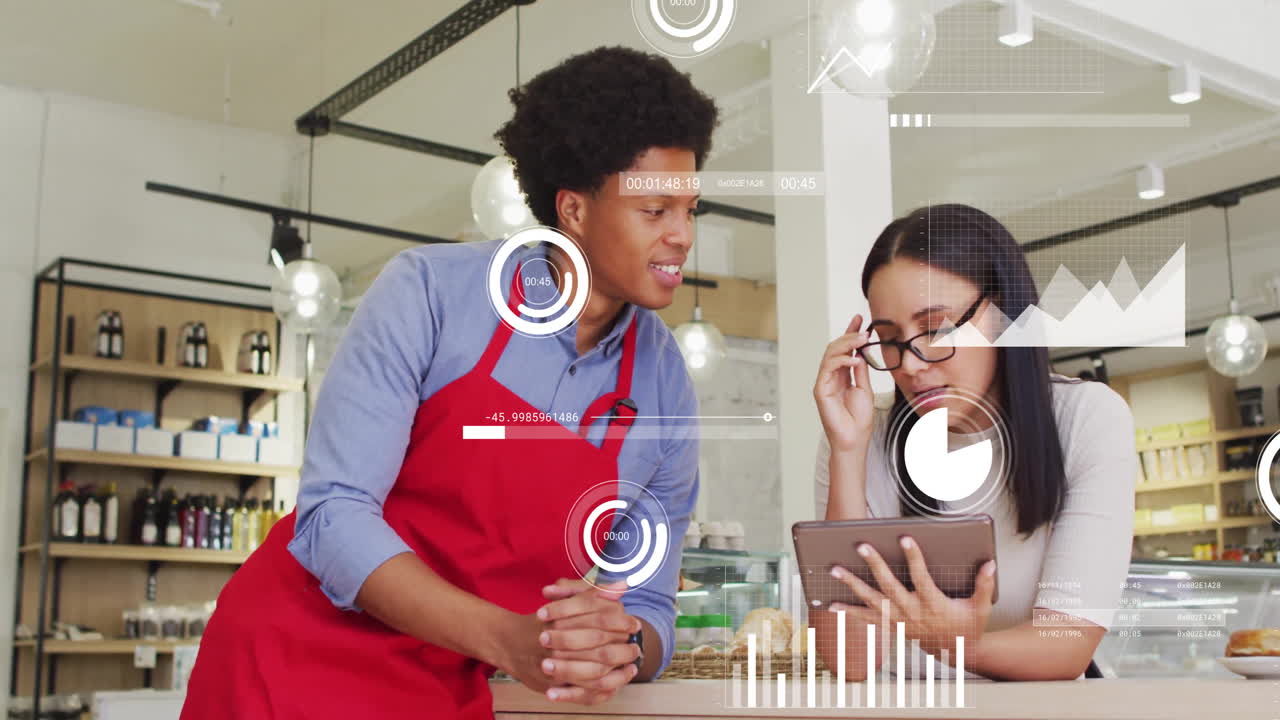 animación de múltiples gráficos moviéndose sobre diversos compañeros de trabajo discutiendo sobre la tableta en la oficina