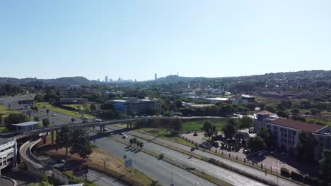 Bedfordview,-Johannesburgo---Hermosa-Vista-Aérea-De-La-Ciudad-De-Johannesburgo-En-Un-Día-Soleado,-Gauteng,-Sudáfrica