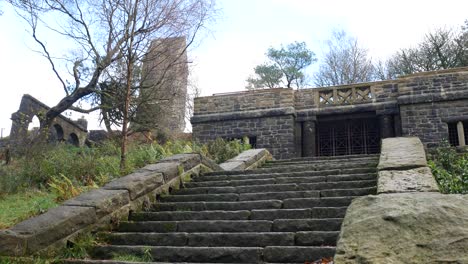 Steinmoos-überdachte-Treppe-Ruinen-Herbstwald-Rivington-Zierterrassen-Gärten-Wildnis-Blick-Nach-Oben-Treppe-Absteigend-Fock