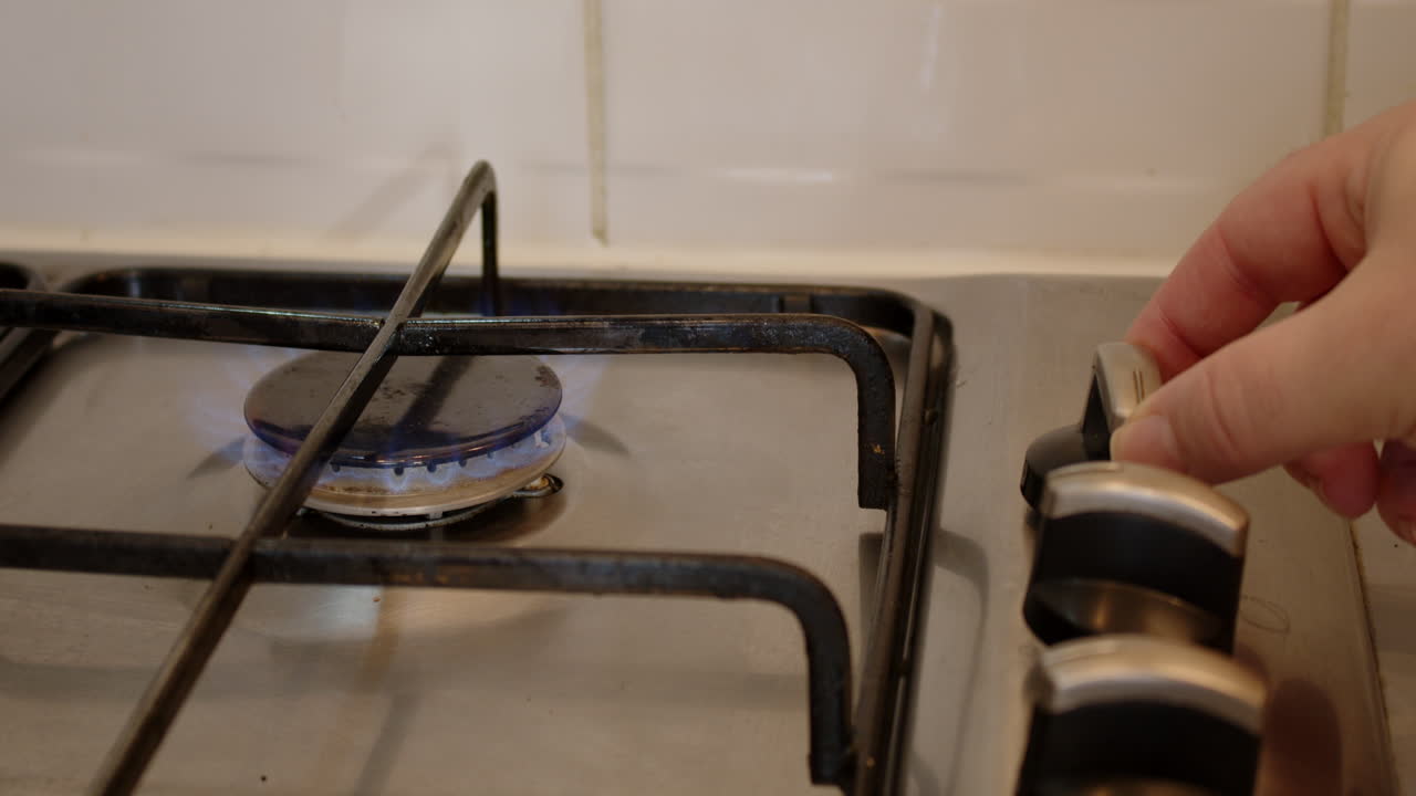 호브 가스 제트를 켠 다음 손을 쥔 상태에서 아래로 내리는 ms