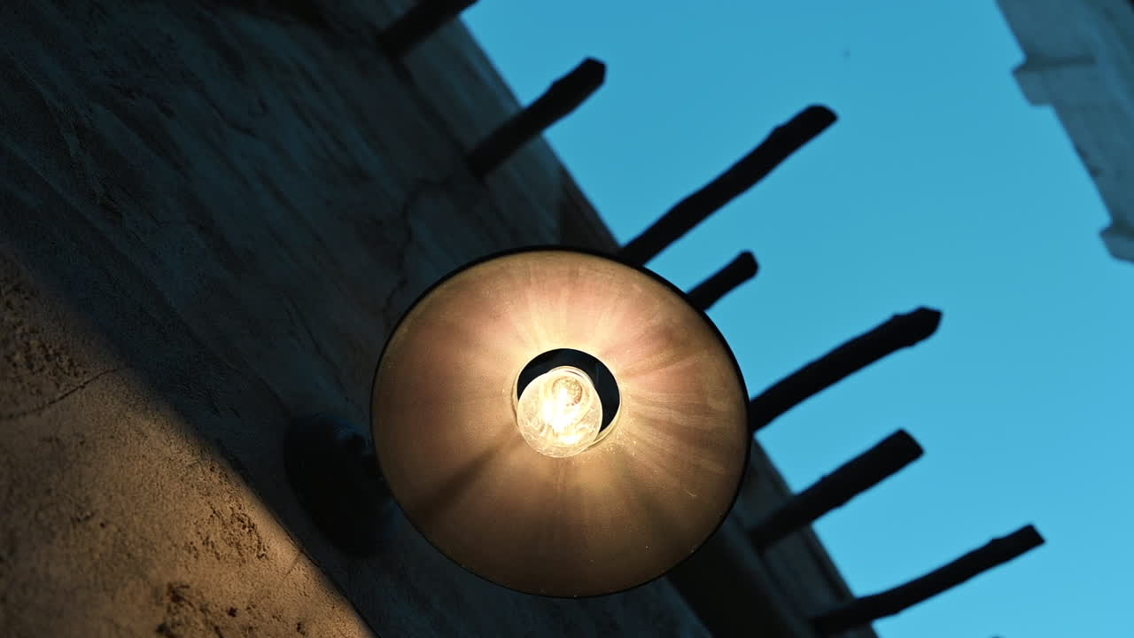 старый традиционный эмиратский дом в аль-сеф дубай - место старых традиционных эмиратских архитектурных построек, домов, магазинов, объединенные арабские эмираты