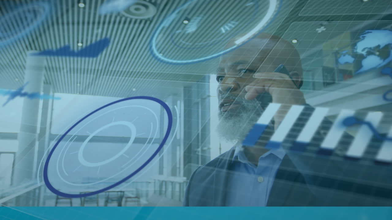 animación del procesamiento de datos contra un hombre de negocios afroamericano hablando por teléfono inteligente en la oficina