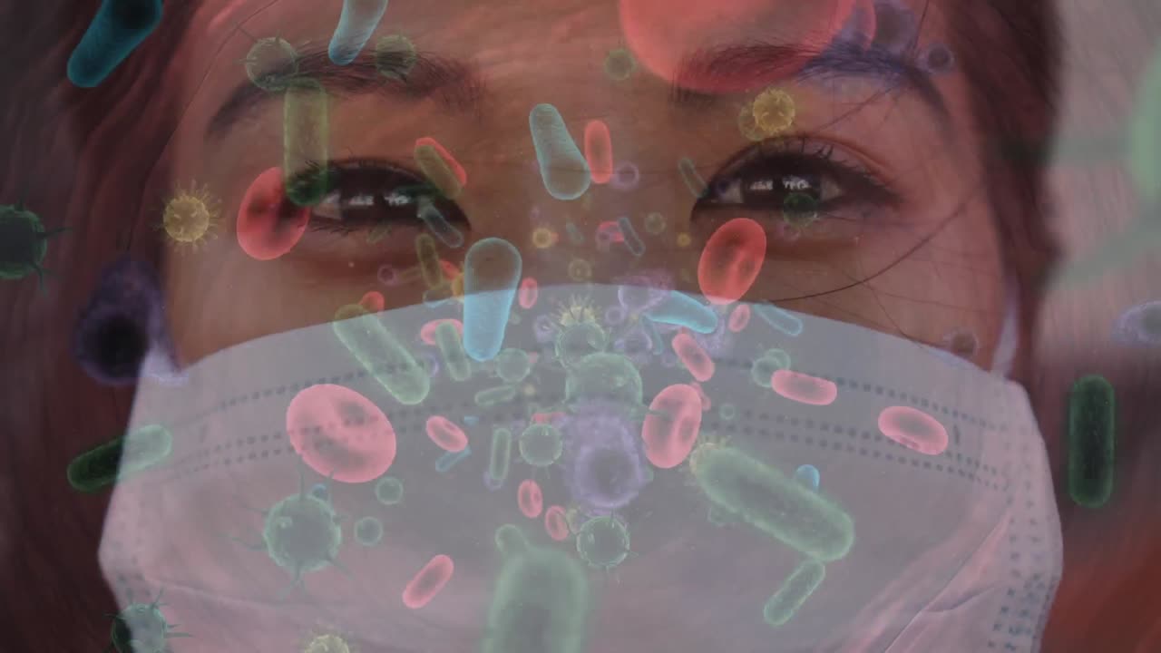animación de células de covid-19 que se mueven sobre una mujer con máscara facial