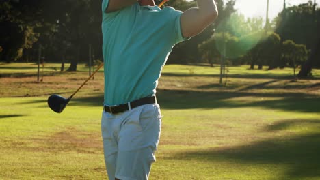 Golfer-playing-golf-