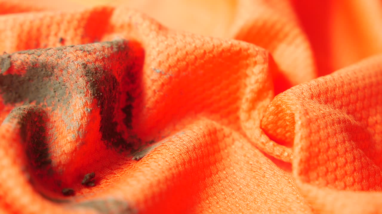 el paño naranja sucio