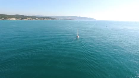 Velero-En-El-Mediterraneo