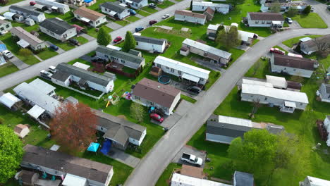 Mobile-home-trailer-park-in-poor,-low-income-America