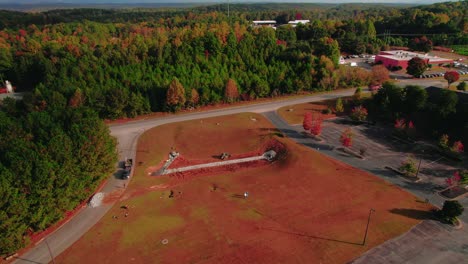 Dawsonville,-Georgia,-Baustelle-Im-Wald-–-Drohnenaufnahmen-Im-Herbst-In-Den-USA