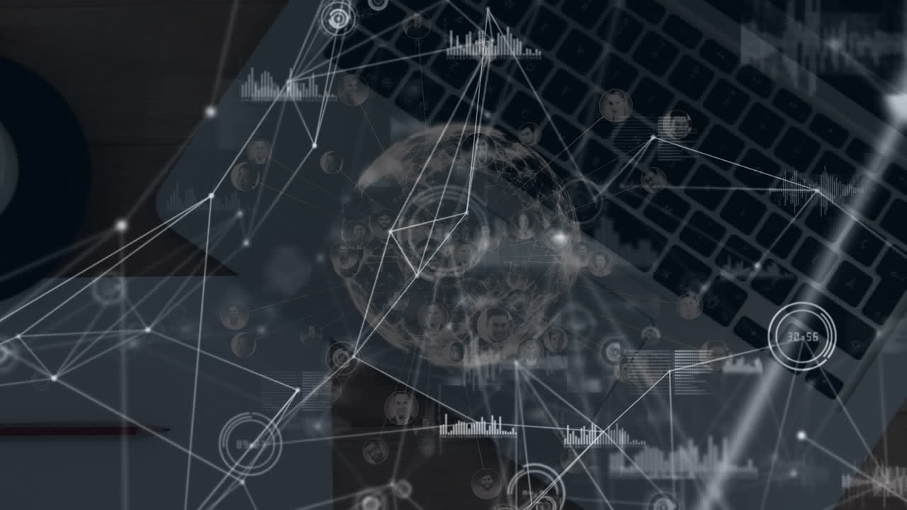 노트북을 통해 통계와 연결된 네트워크와 함께 지구의 애니메이션