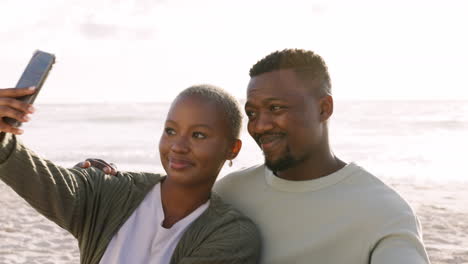 Happy,-selfie-and-couple-love-at-beach-with-5g