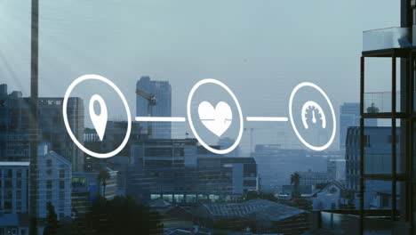 animación de iconos de velocímetro, gps, pulso cardíaco que forman un diagrama de flujo sobre los edificios de la ciudad moderna