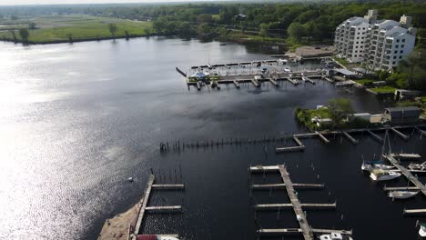 Harsh-winds-blowing-across-the-lake's-surface-in-early-spring