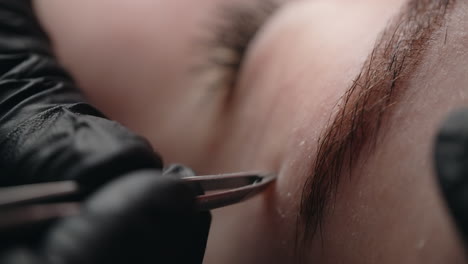 eyebrow threading procedure