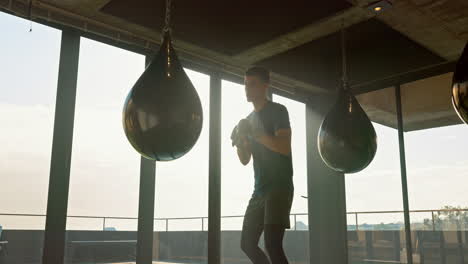 Boxen,-Fitness-Und-Mann-Mit-Boxsack