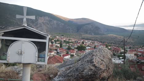 Un-Santuario-Al-Borde-De-La-Carretera-En-Grecia