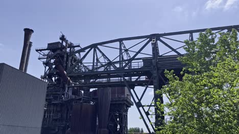 Stahlkran-Im-Landschaftspark-Duisburg-In-Deutschland