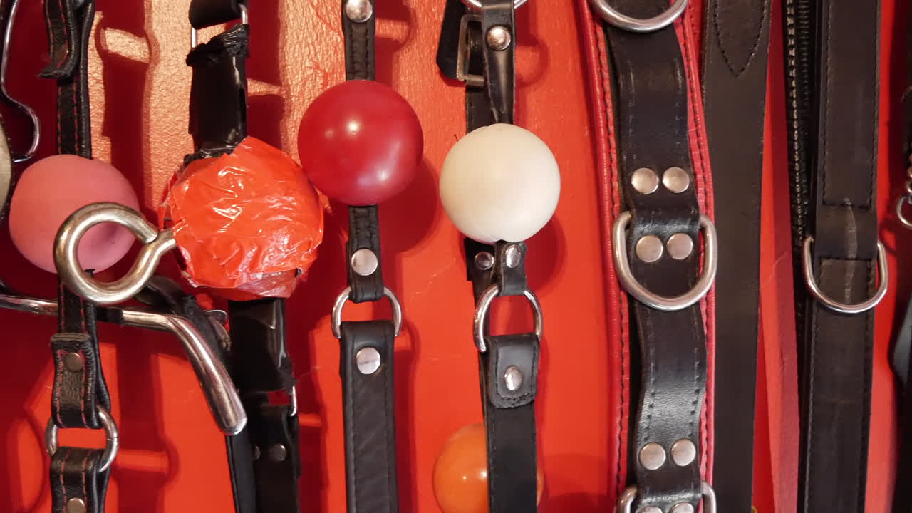 bdsm 속박 장비실, 개그 및 마스크