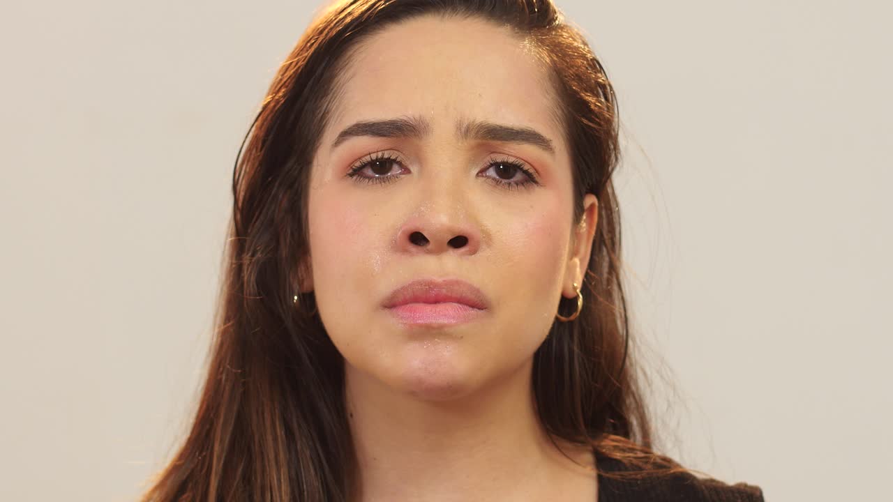 mujer infeliz llorando cara retrato-depresión