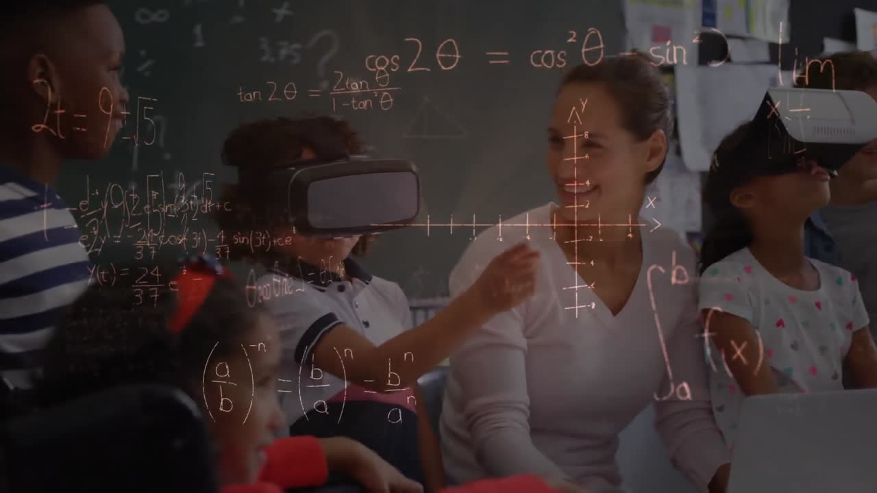 웃는 백인 여성 교사와 vr 헤드 ⁇ 을 착용한 학생들에 대한 수학 방정식