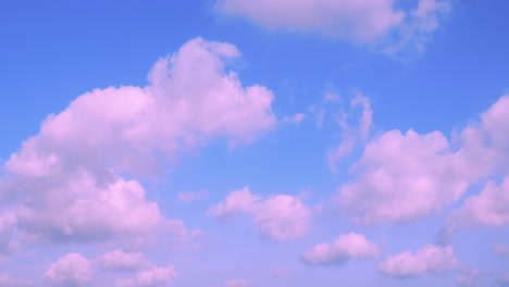 Lapso-De-Tiempo-De-Hermosas-Nubes-De-Color-Rosa-Y-Cielo-Azul