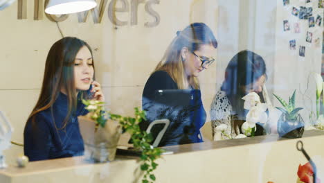 The-staff-of-the-flower-shop-makes-bouquets-for-sale-1