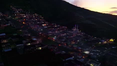 Vista-Aérea-Nepal-Van-Java-En-La-Hora-Del-Amanecer