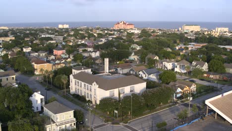 Vista-De-Drones-De-Casas-En-Galveston,-Texas