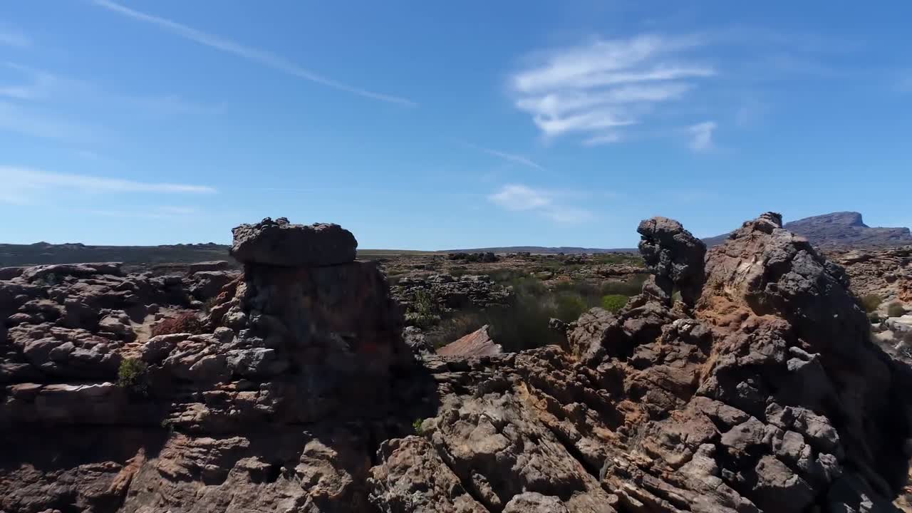 풍경 과 바위 산 들 의 공중 전망 4k