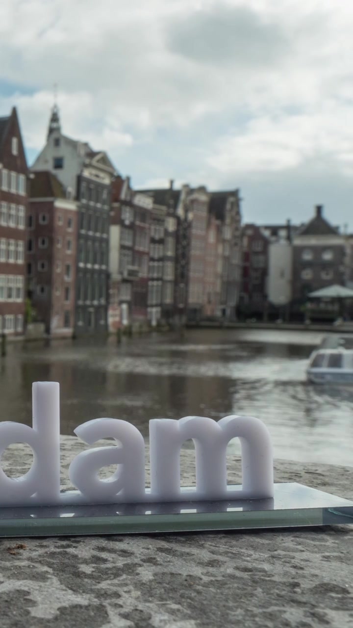 Timelapse de la ciudad y el eslogan 'I amsterdam'