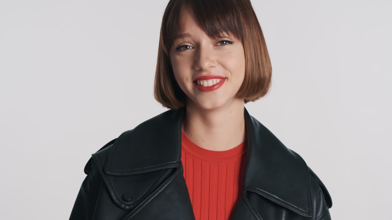 joven asintiendo con la cabeza, diciendo que sí